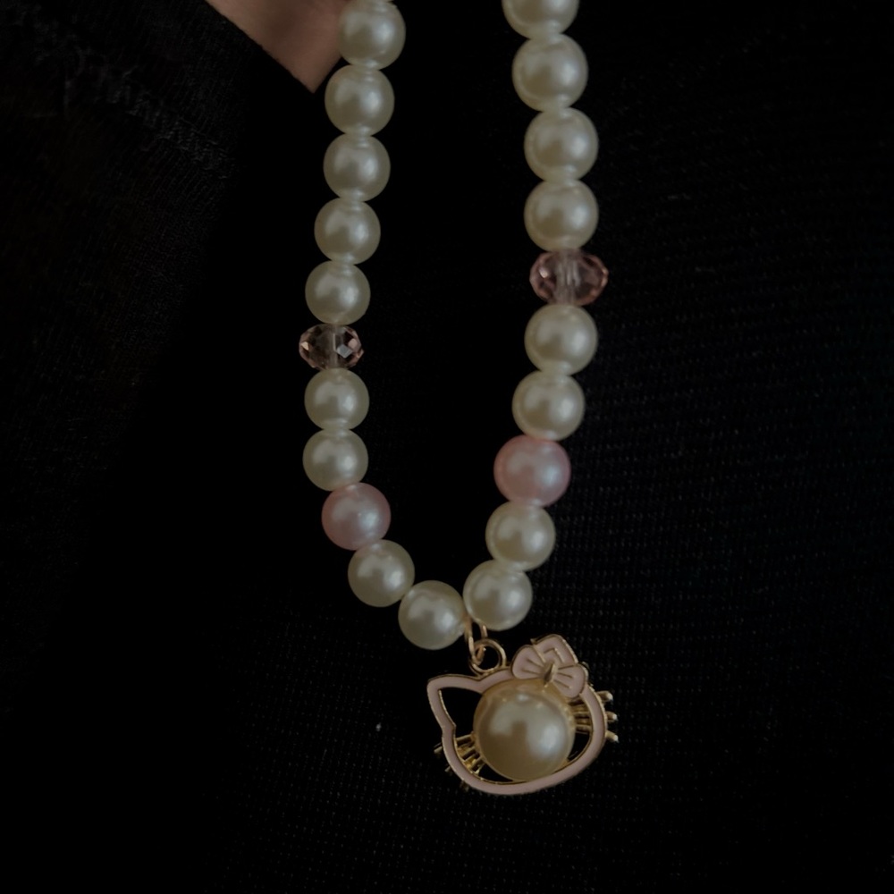Hello kitty pearl choker